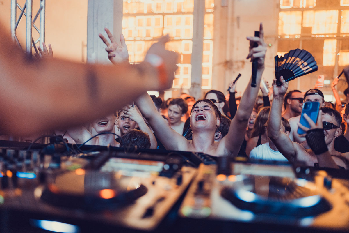 Loading... just a sec